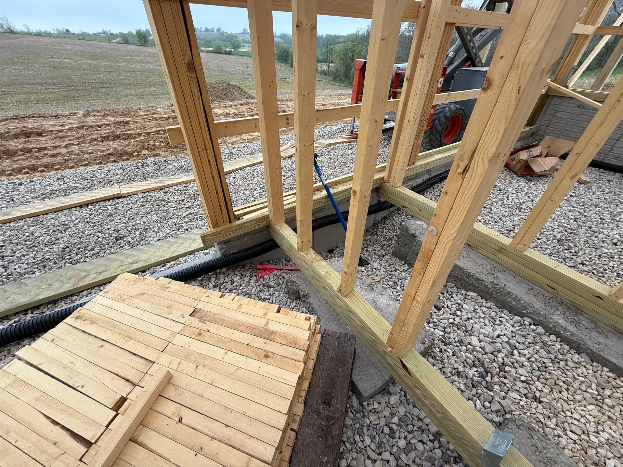 Large wood frame barndominium in Alabama